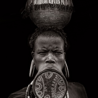Mago - Mursi woman with impressive lip plate